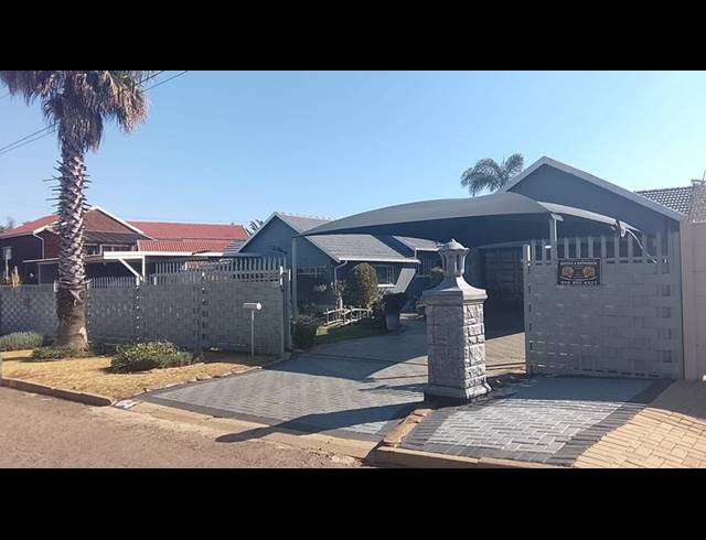 3 BEDROOM HOUSE FOR SALE IN GREENHILLS